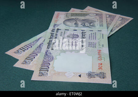 Concept de monnaie roupie indienne une centaine de notes Banque D'Images