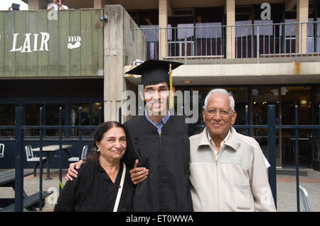 Les grands-parents avec petit-fils sur convocation à l'Université de Berkeley ; USA Etats-Unis d'Amérique M.# 782 Banque D'Images