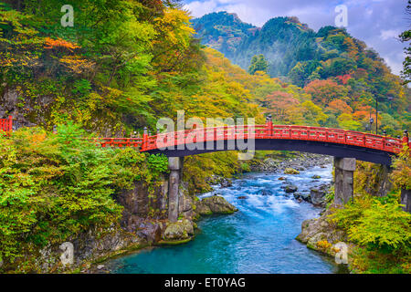 Nikko, Japon à la Shinkyo Pont sur la rivière Daiwa. Banque D'Images