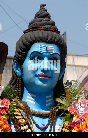 Procession de grande idole de seigneur Shiva avec Nandi bull célébrer Mahashivratri Pune Maharashtra ; festival ; Inde ; Banque D'Images