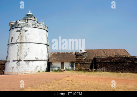 Light House et maisons à Upper Fort Aguada Goa ; Inde ; Banque D'Images