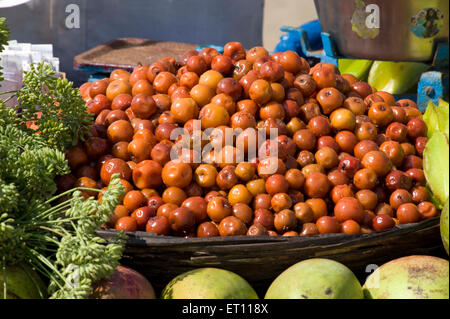 Fruits Jujube à vendre à plage de Juhu Mumbai Inde Asie Banque D'Images