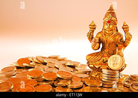 La déesse indienne shree Lakshmi déesse de la bonne fortune ; lustre ; et la richesse ; pièces ; Inde Banque D'Images