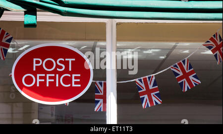 Bureau de poste avec Union Jack noir. Eastgate Street, Lincoln, Lincolnshire, Angleterre Banque D'Images