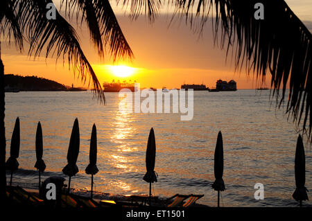 Coucher du soleil à Pattaya Island ; la Thaïlande Banque D'Images