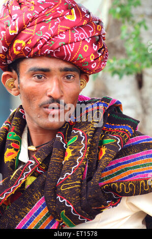 Homme rural portant le turban, Mindiyada, Anjaar, Kutch, Gujarat, Inde Banque D'Images