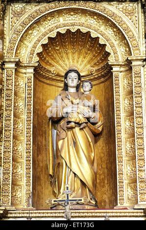 Marie avec Jésus dans l'église de Bom Jesus Basilique , Old Goa , Vellah , Goa , Inde Banque D'Images