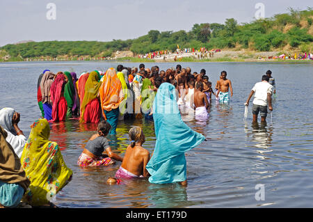 Echelle de Beneshwar les gens juste tribal Dungarpur Rajasthan Inde Asie Banque D'Images