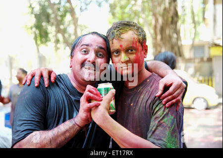 Amis Indiens luttent pour la bière peuvent célébrer holi festival - M.# 364 smr - 178222 Banque D'Images