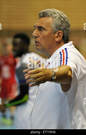 L'entraîneur français Claude Onesta lors des qualifications match de hand la République tchèque contre la France pour 2016 Men's Championnat d'Europe à Brno, République tchèque, le 10 juin 2015. (Photo/CTK Vaclav Salek) Banque D'Images