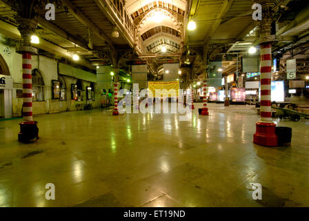 Victoria Terminus, VT maintenant CST, Chhatrapati Shivaji Maharaj Terminus, gare CST, plate-forme, Bombay, Mumbai, Maharashtra, Inde, site de l'UNESCO Banque D'Images