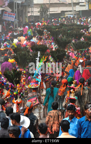 Tribal célébrant, foire tribale, Holi Festival, Kawant, Kavant, Chhotaudepur, Chhota Udepur, Chhotaudaipur, Chhota Udaipur, Vadodara, Gujarat, Inde Banque D'Images