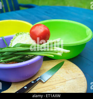 Couteau et Légumes Banque D'Images