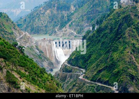 En construction de barrage sur le Jammu Hill Road à Srinagar, Jammu-et-Cachemire Inde Asie Banque D'Images