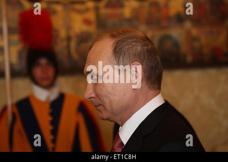 La cité du Vatican. 10 Juin, 2015. Cité du Vatican 10/06/2015 Le Pape François rencontre le président de la Fédération de Russie Vladimir Poutine Crédit : Realy Easy Star/Alamy Live News Banque D'Images