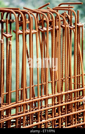 Armature de fer rouillé bars sur un site de construction Banque D'Images