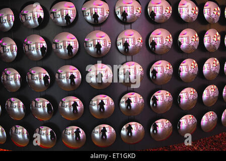 Miroir convexe à réflexion de photographe, Berlin, Allemagne, allemand, Europe, Européen Banque D'Images