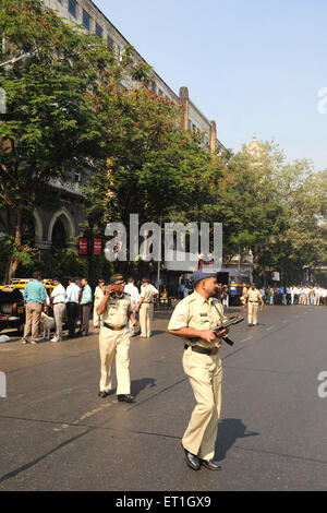 Patrouille de police patrouillant ; Bombay ; Mumbai ; Maharashtra ; Inde ; Asie Banque D'Images