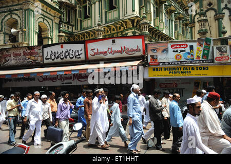 Suleman Usman Mithaiwala, Haji Rehmat Ali & Sons, parfumeurs, sous la mosquée, Mohd Ali Road, Mohammed Ali Road, Bombay, Mumbai, Maharashtra, Inde, Asie Banque D'Images