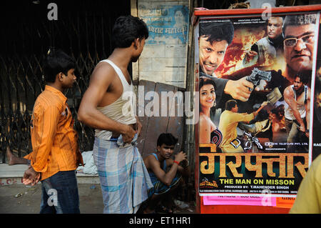 Affiche de film hindi; Kamathipura; Lal Bazar; zone de lumière rouge; Grant Road;Bombay; Mumbai; Maharashtra; Inde; Asie;Asiatique ; Indien Banque D'Images