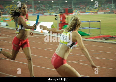 bâton de passage d'athlètes, athlètes de course à pied, sport de course à pied, d'athlétisme, de compétition sportive,Pune, Maharashtra, Inde, Asie, Asie,Indien Banque D'Images