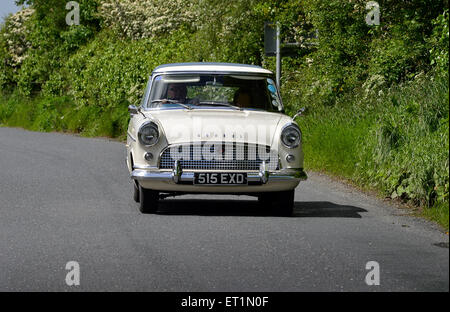 1960 Ford Consul Mark II Berline classic car on country road, Burnfoot, comté de Donegal, Irlande Banque D'Images