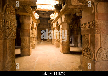 À l'intérieur du mandapa temple virupaksha Patadkal ; ; ; ; Inde Karnataka Bagalkot Banque D'Images