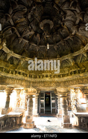 Temple Shivalaya, temple Ishwara, temple Shiva, temple Hoysala, pilier mandapa, Muzawar Mohalla, Arsikere, Hassan, Karnataka, Inde, Asie Banque D'Images