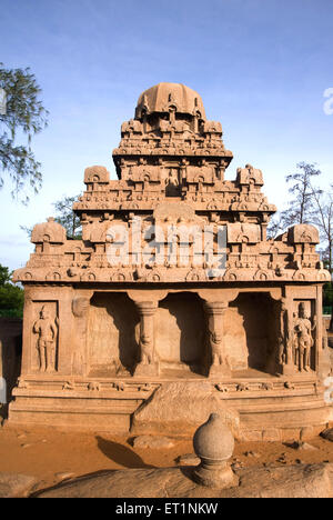 Dharmaraja ratha, Chariot de Yudhishthra, complexe Pancha Rathas, Mahabalipuram, Mamallapuram, Tamil Nadu, Inde Banque D'Images