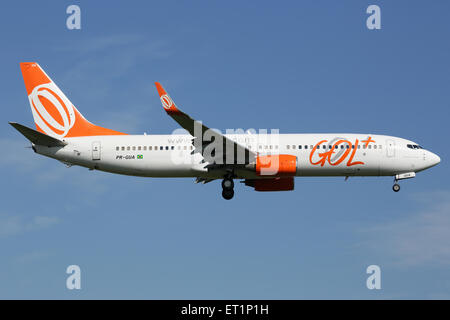 Amsterdam, Pays-Bas - 20 Avril 2015 : UN GOL Linhas Aereas Boeing 737-800 avec l'enregistrement PR-GUA Amsterdam approches Ai Banque D'Images