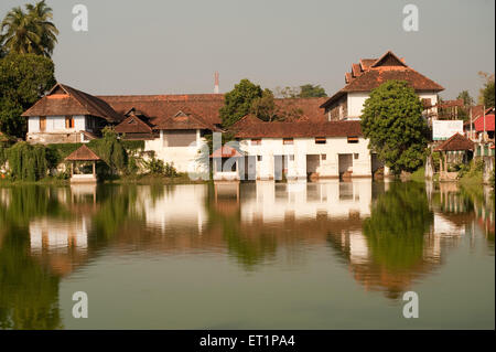 Maisons près du temple de Sree Padmanabhaswamy ; Trivandrum ; Thiruvananthapuram ; Kerala ; Inde ;Asie Banque D'Images
