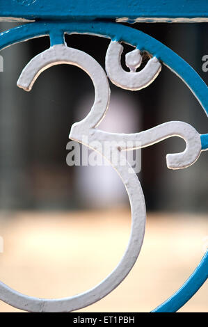 Symbole Om en metal Banque D'Images