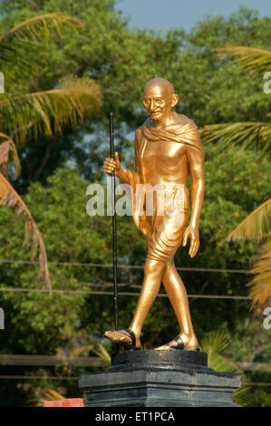 Statue du Mahatma Gandhi ; Kolam ; Kerala ; Inde ; Asie Banque D'Images