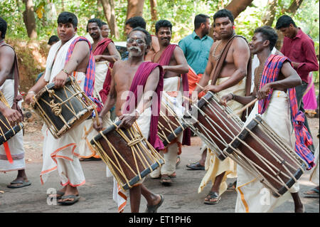 Jendai ; musiciens jouant des tambours ; Inde Kerala NOMR Banque D'Images