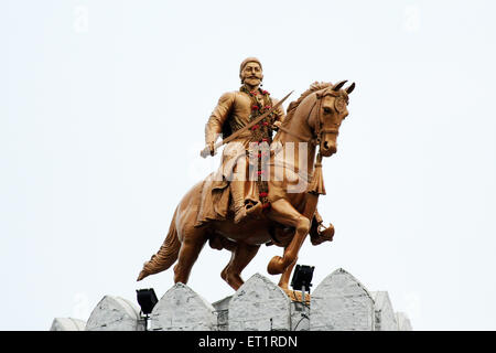 Statue de Shivaji Maharaj à cheval au fort d'Akluj, Shivsrushti Killa, Solapur, Maharashtra, Inde Banque D'Images