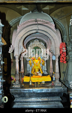 Idole de seigneur Vishnu dans temple hindou autel phaltan satara Maharashtra Inde Asie Banque D'Images