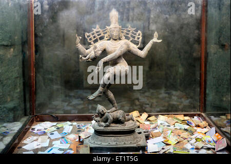 Statue de bronze sculpture de danse shiva pose la dynastie nataraja chola dans le temple de meenakshi madurai Tamilnadu inde Asie Meenakshi Sundareshwarar temple Banque D'Images