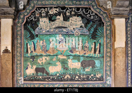 Peinture miniature , Krishna Leela , Krishna levant la colline de Govardhan avec le petit doigt , Chitrashala , Umaid Mahal , Bundi , Rajasthan , Inde , Asie Banque D'Images