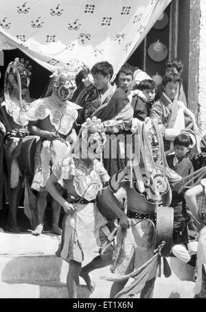 Photos de danseurs et batteurs à l'Tchechu festival à Paro Bhoutan ; Banque D'Images