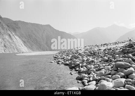 Paysage fluvial ; Arunachal Pradesh ; Inde ; Asie ; ancienne image millésime des années 1900 Banque D'Images