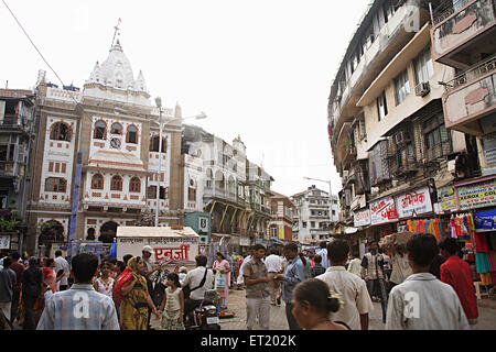 Shri ram mandir ; Ancien bâtiment de logements urbains ; masse ; kabutar khana Bhuleshwar ; Charni road ; Bombay Mumbai Maharashtra ; Banque D'Images