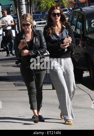 Ashley Benson dans Beverly Hills avec : Ashley Benson Où : Los Angeles, California, United States Quand : 06 Déc 2014 Crédit : WENN.com Banque D'Images