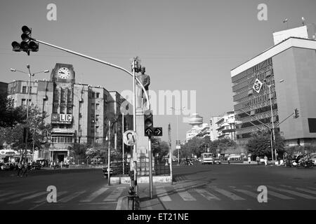 Gare de Churchgate terminus de train de banlieue ouest Bombay Mumbai Maharashtra Inde Asie asiatique Indien Banque D'Images