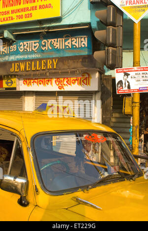 Ambassadeur Yellow taxi, Bhowanipore, Bhohanipur, Calcutta, Kolkata, Bengale-Occidental, Inde, Asie Banque D'Images