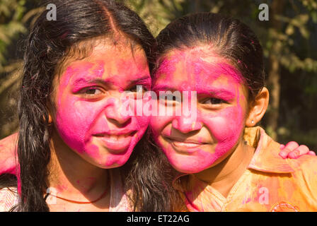 Holi festival filles peint visage MR#714J;714K Banque D'Images