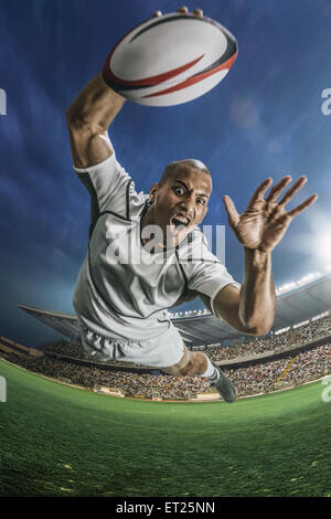 Joueur de rugby homme chauve Banque D'Images