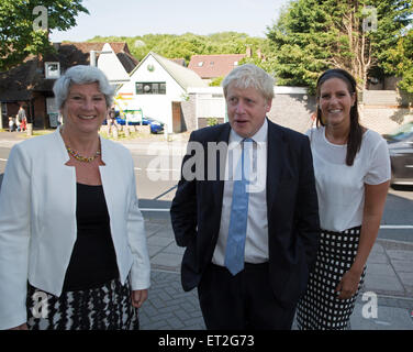 St vert Green, Royaume-Uni. 11 juin 2015. Maire de Londres, Boris Johnson, visite le Maypole Projet pour les malades et les handicapés les jeunes londoniens. Credit : Keith Larby/Alamy Live News Banque D'Images