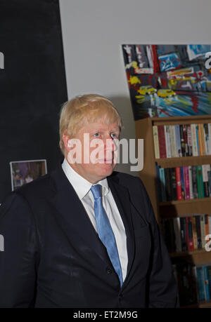 Vert Vert St,UK,11 juin 2015, Maire de Londres, Boris Johnson, visite le Maypole Projet pour les jeunes malades et handicapées Crédit : Londoner Keith Larby/Alamy Live News Banque D'Images