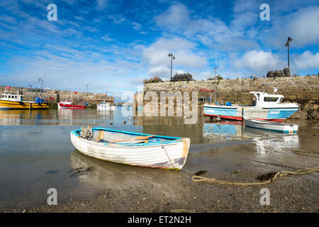 Bateaux de pêche au port de Newquay Cornwall Banque D'Images