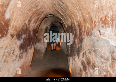 Tunnel Viet Cong, Ben Duoc, partie de la système de tunnel de Cu Chi. Vietnam Banque D'Images